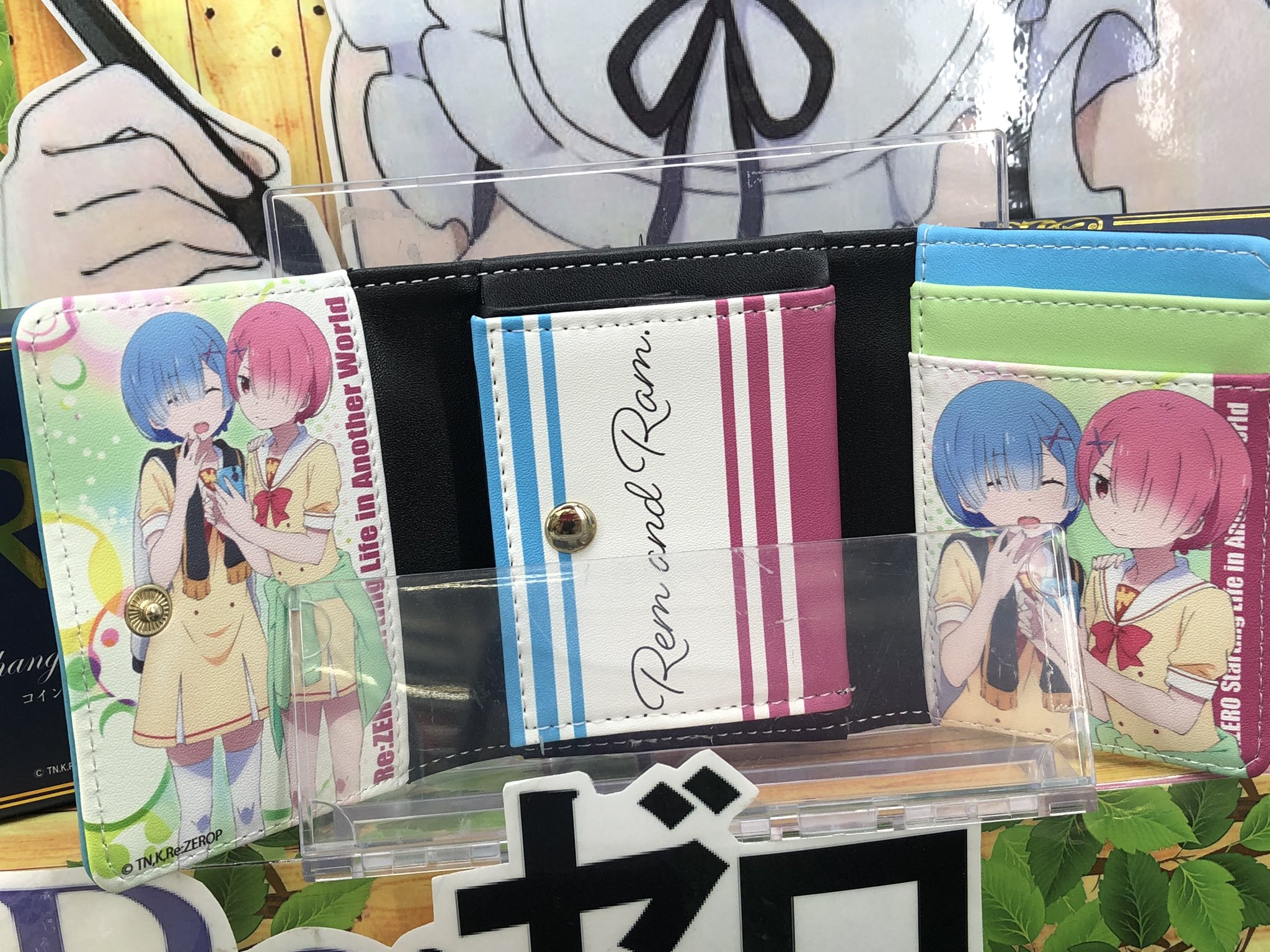 マンガ倉庫日向店アミューズ Re ゼロから始める異世界生活 コインケース 全3種入荷しましたー これは普段使いに良すぎる おしゃれだー リゼロから始める異世界生活 リゼロ コインケース レム レムりん ラム ラムレム リゼロ財布 リゼロ