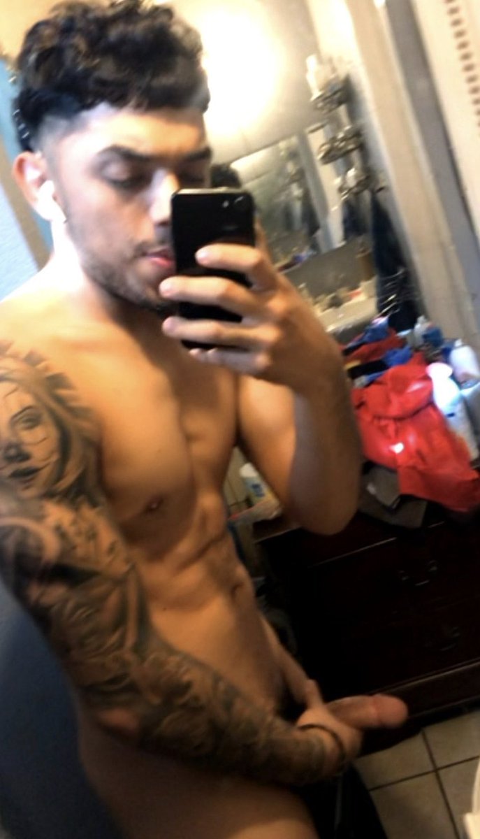 DorianM04964045's tweet photo. Tatuado 🤤🍆👅🥵😘🍑 esta bien piche rico #Activo #Tatuado #Cemental #Gay https://t.co/OmYps5OJyt