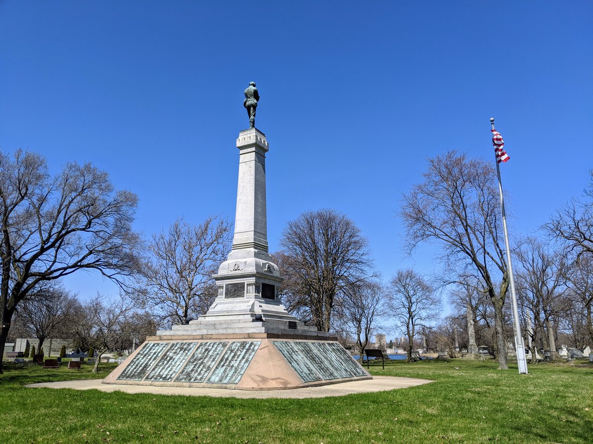There's a massive Confederate monument on the South Side of Chicago. I've been thinking about it a lot the last few days as monuments to hate have been righteously and unceremoniously toppled all over the country. 1/17