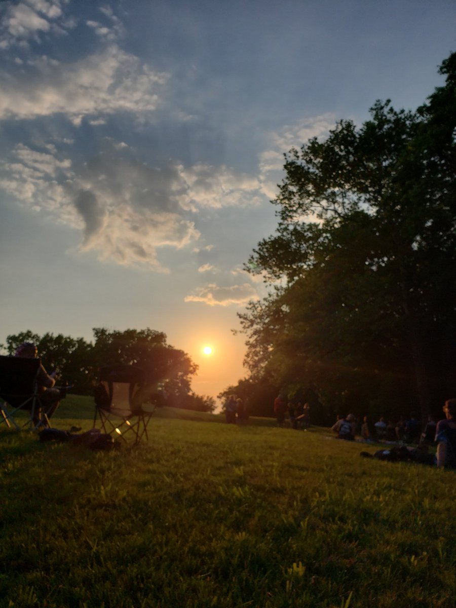 AshtonDrakeHall's tweet photo. the alignment of heaven and earth
#SummerSolstice
#SerpentMound
#NativeOhio https://t.co/ayArmF6GLX