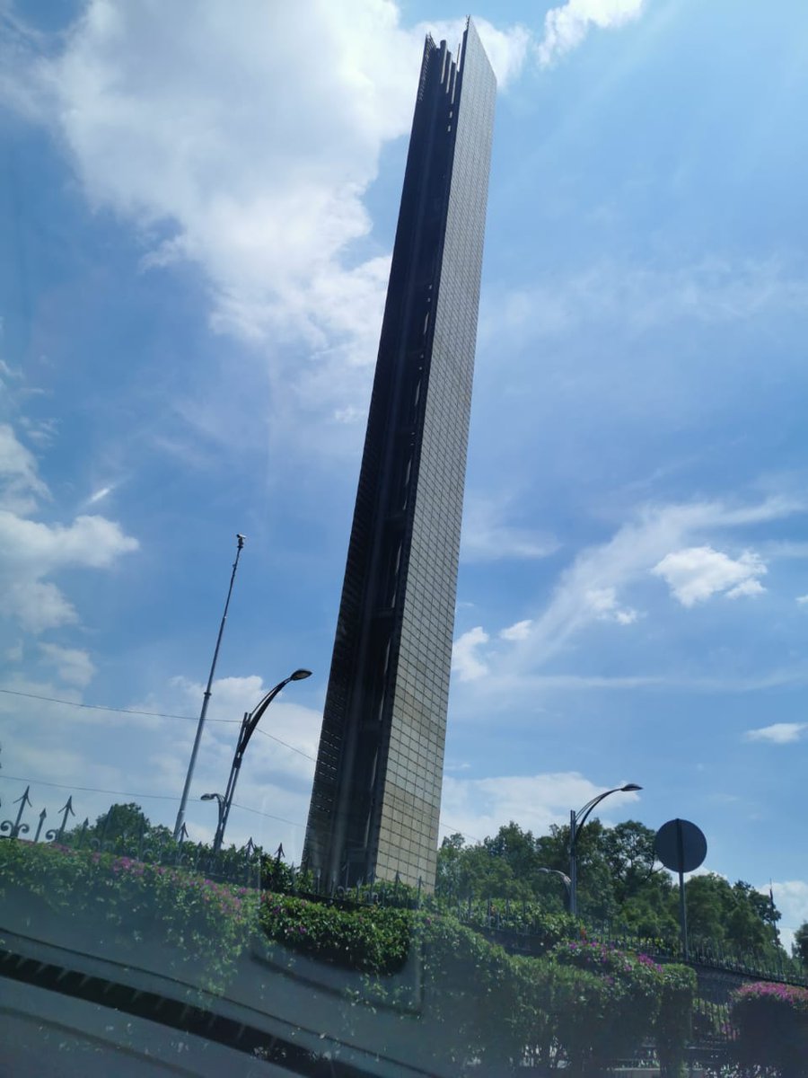 LURVICT's tweet photo. Cuantos hospitales se habrían construido? En vez de este monumento símbolo de corrupción de #FelipeElTraidor enemigo del pueblo mexicano https://t.co/UYrv5k5EA1
