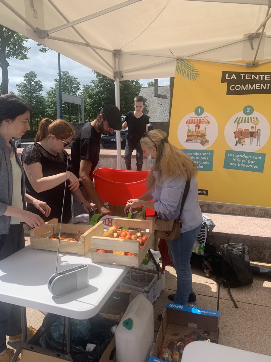 c_stein49's tweet photo. [ TENTE ANTIGASPI ] ⛺️

Vous avez été plus de 2000 à soutenir ce projet lors du budget participatif 2019 #solidarifood #ville d’Angers. Tente AntiGaspi  tous les samedis matin de          11h à 14h place Leclerc à Angers  félicitations à l’association #Solidarifood 👏👏👏 https://t.co/IezOCWxZ2I
