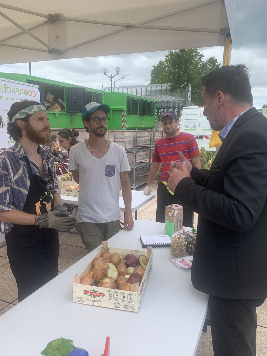 c_stein49's tweet photo. [ TENTE ANTIGASPI ] ⛺️

Vous avez été plus de 2000 à soutenir ce projet lors du budget participatif 2019 #solidarifood #ville d’Angers. Tente AntiGaspi  tous les samedis matin de          11h à 14h place Leclerc à Angers  félicitations à l’association #Solidarifood 👏👏👏 https://t.co/IezOCWxZ2I