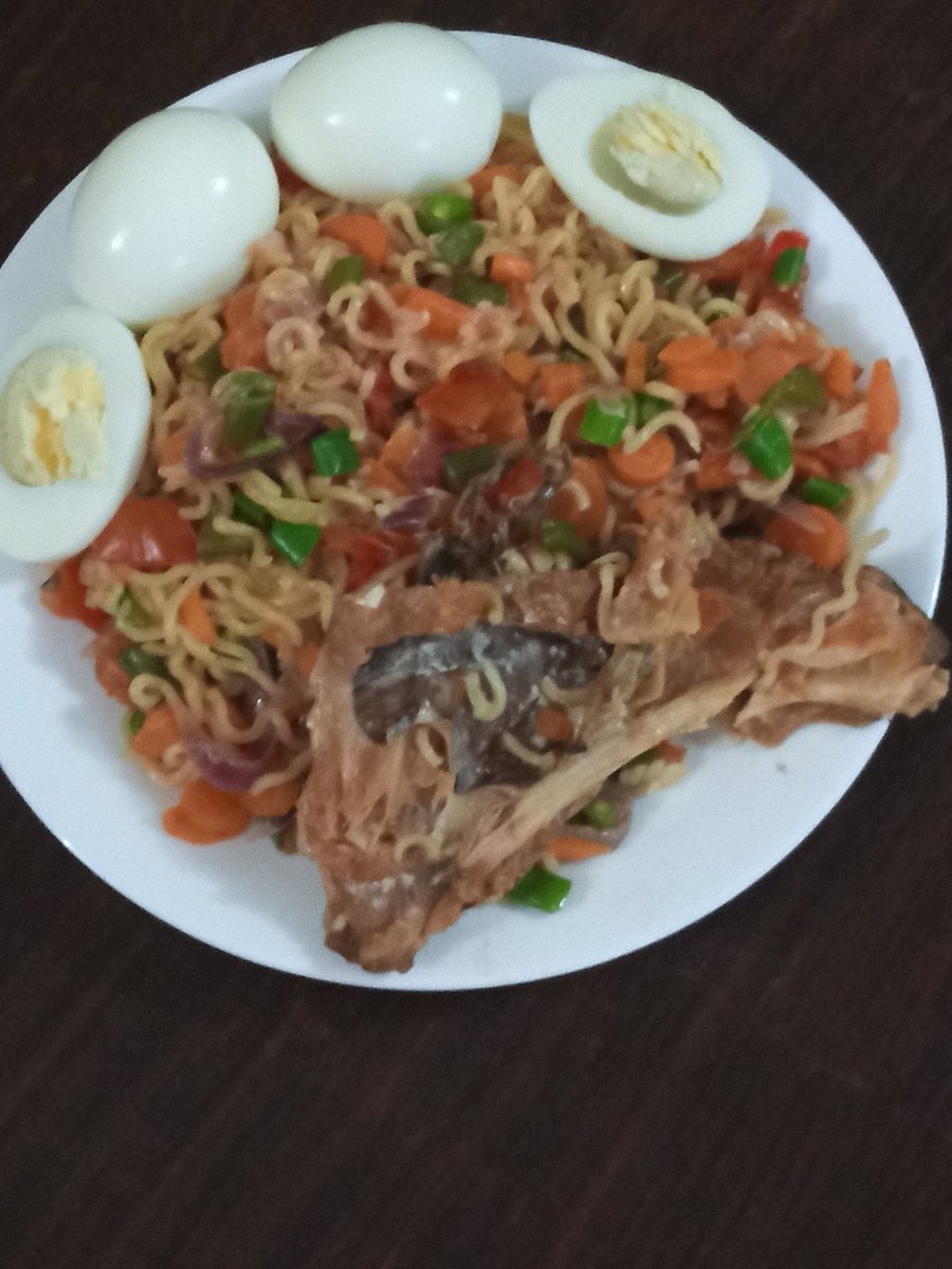 macvin80's tweet image. We are enjoying our Indomie#AMOwambe
