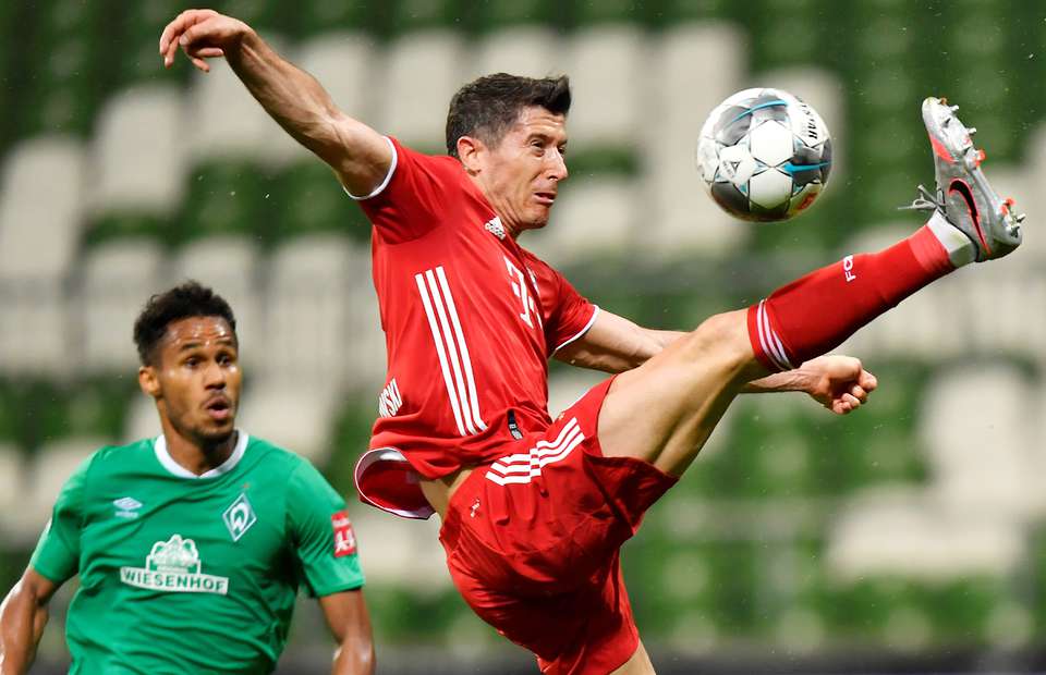 Bayern players as Bundesliga Logo a thread: