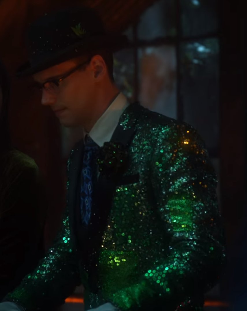 jaimegreyjoy's tweet photo. sparkle suit sparkle suit sparkle suit gay bitch gay bitch gay bitch!!!!! https://t.co/rJ7lkJhXaM