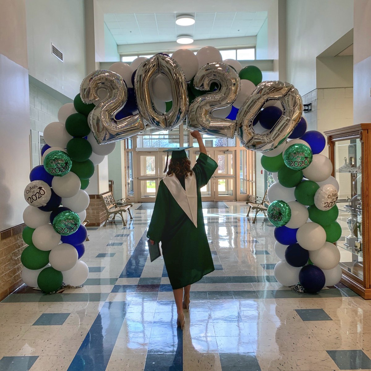 MossyClog's tweet photo. Time to conquer the world. Proud of you Robin!! 💙💚 👩🏻‍🎓 #SCPSClassof2020 #Classof2020strong @SCPSchools @CFseniors2020 @CForgeEagles https://t.co/tf3oHP17mf
