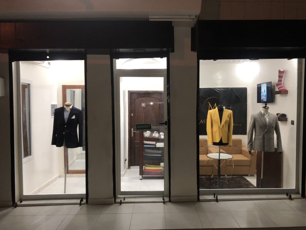MasterDesiign's tweet photo. Bonsoir. Votre showroom Master Design est OUVERT. 

Nord foire à 400m de la SDE. https://t.co/L6x5bx5CzF
