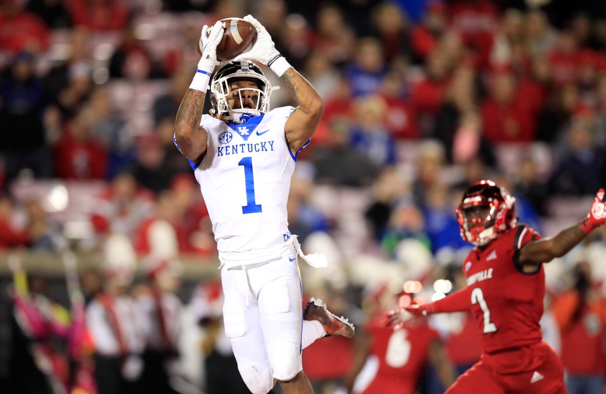 mtrigg_'s tweet photo. Blessed to have the opportunity to play both sports at Kentucky🏈🏀 @CoachHinshaw  @MarshallMcDuf14 @flyguyhuey5 @KentuckyMBB https://t.co/hSKFLn4WXo