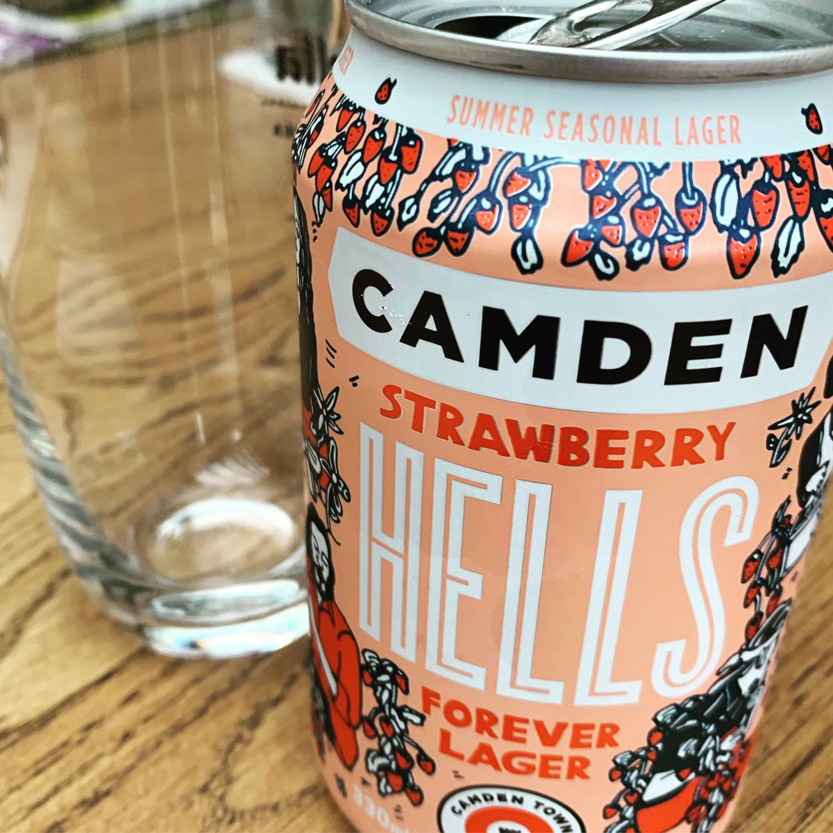 daptweet's tweet photo. This is rather lovely. #beer #lager #strawberries #unpasteurised. https://t.co/kWi2AAo901