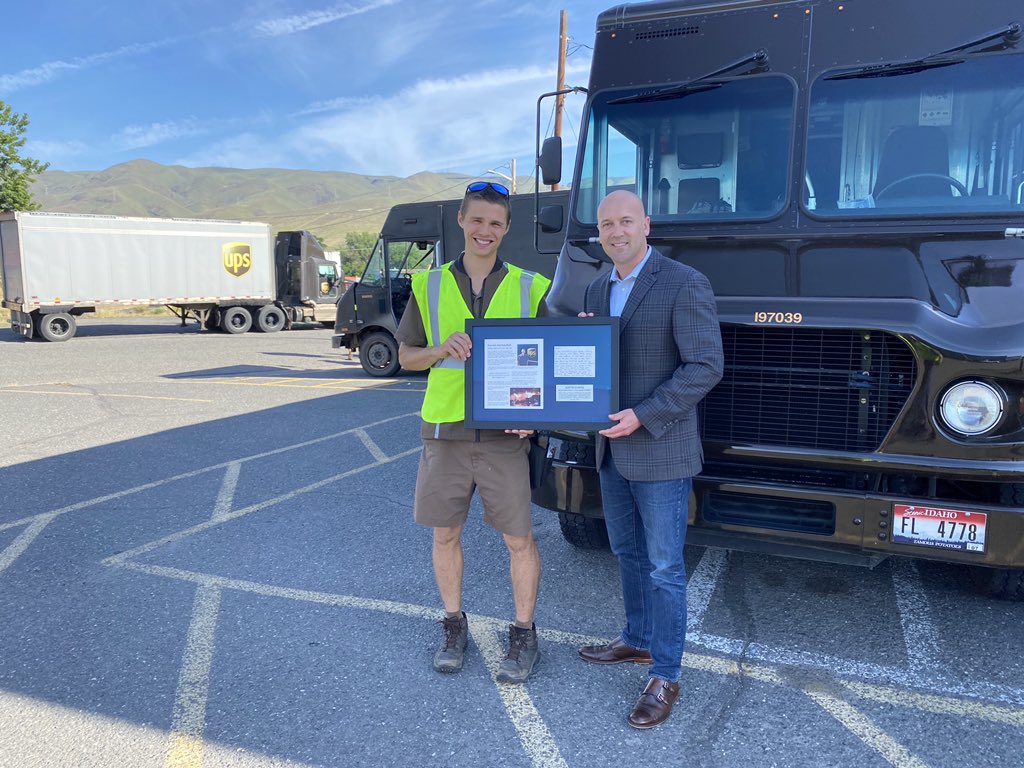 Yesterday, I had the pleasure to thank Lewiston, ID driver Austin Durfee for his heroic act when he saved a 2yr old child trapped inside a neighbor’s house that caught fire. Truly proud of our 24/7 Safety champion! Check out the full story: tinyurl.com/ybh7g6kj