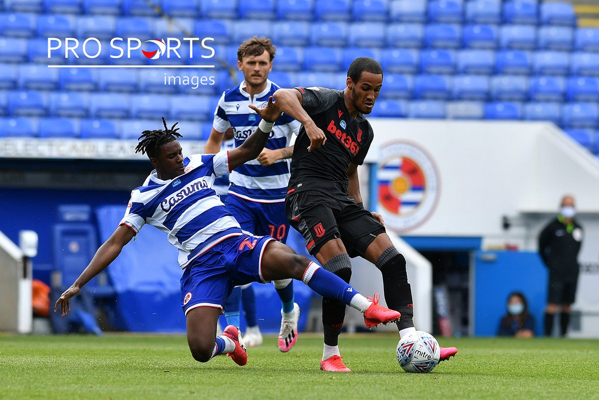 AliWilson76's tweet photo. Great to be back pitch side working for @ProSportsImages at @ReadingFC #REAvSTO #footballsback #freelance https://t.co/8SWRZOmfTr