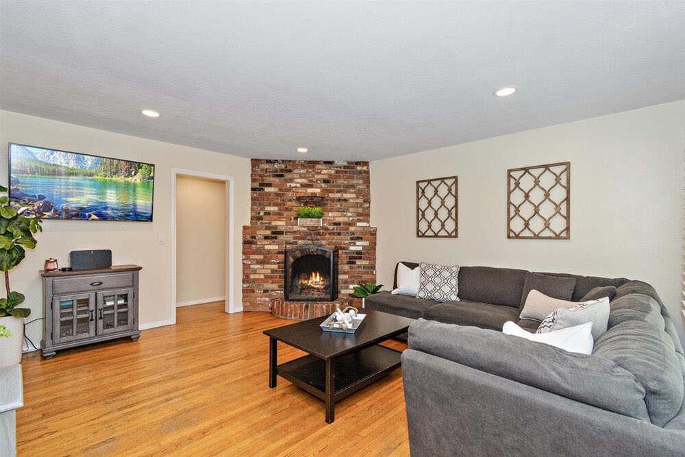 TeamLorge's tweet photo. #JustListed π‘π
744 Caballo Ave, Glendora
3 Beds, 2 Baths | 1,157 sqft | $535,000
https://t.co/LvfpJV3q8p
Virtual House Tour πΉ
https://t.co/q7zObJCnj9
βͺοΈ
#listed #realtorlife #listingagent #househunting #newlisting #currentlisting #forsale #realestate #homeforsale #glendora https://t.co/R8AvtONuzA