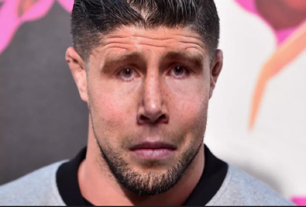 darrentill2's tweet photo. Hey joe I hate Spotify

I just signed with them Brendan

Only messing joe I love Spotify https://t.co/2orsGEQzb5