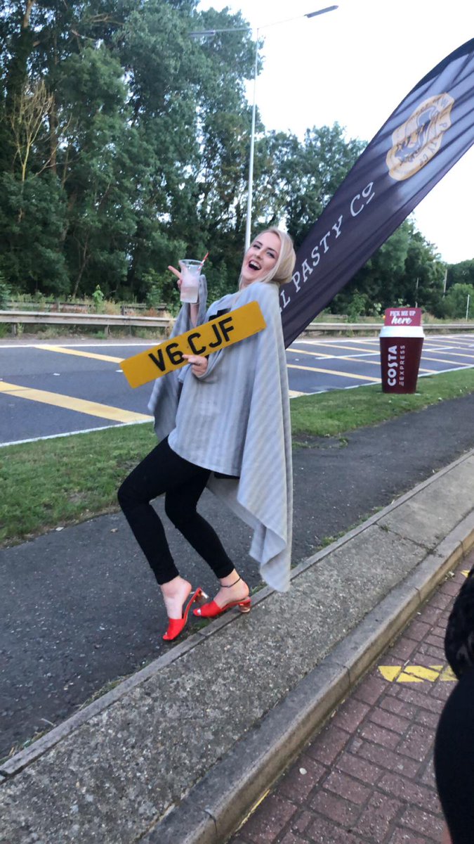 SophieAmes96's tweet photo. The power of socail media HELP US FIND V6 CJF 🤣 #V6CJF #WHITEVOLVO #SUFFOLK #A11 https://t.co/Dse1H7TrvI