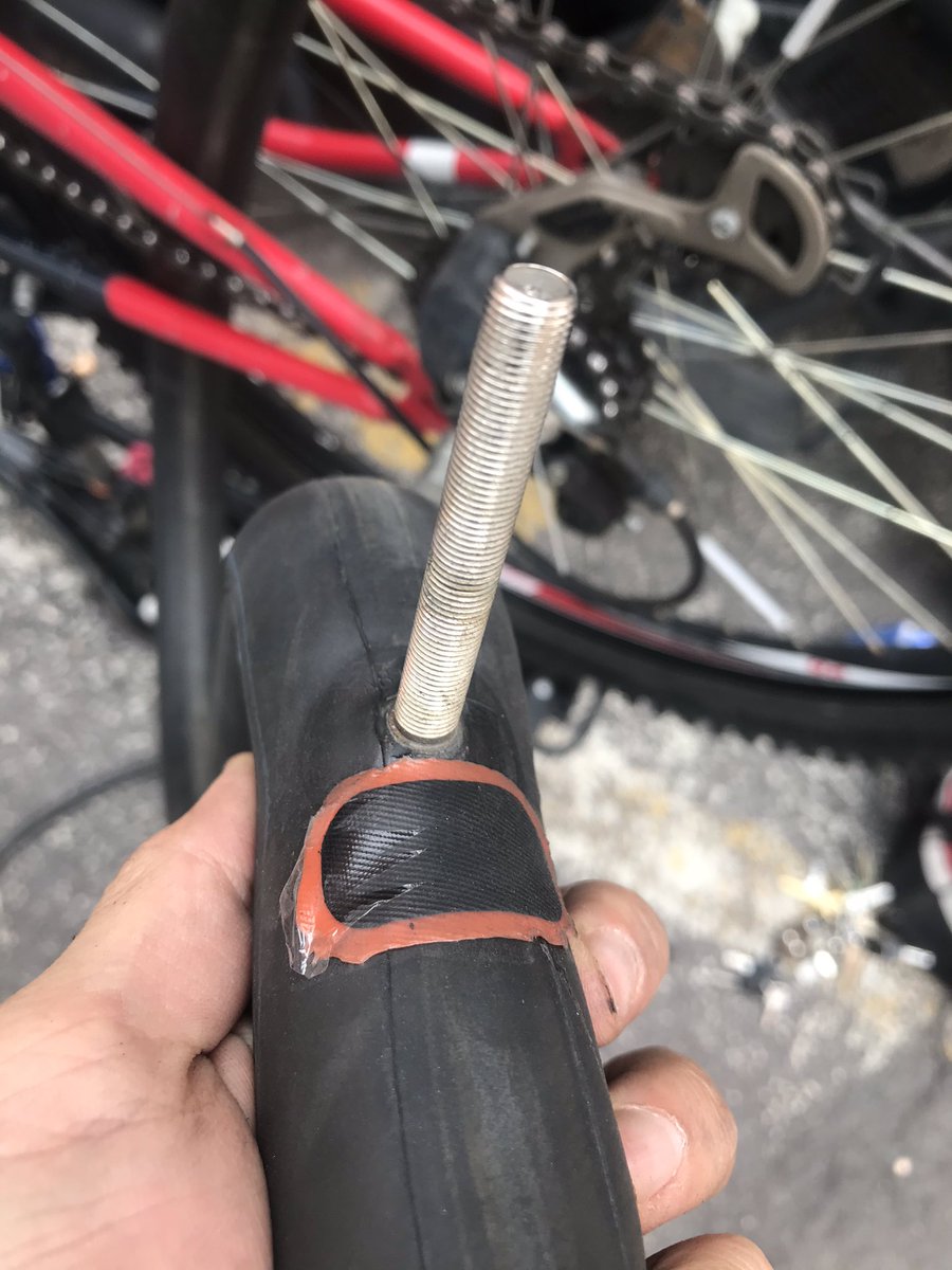 LelouchMira's tweet photo. Hoy logré parchar por primera vez mi bici, ¡y con éxito! https://t.co/J4xVGzha6p