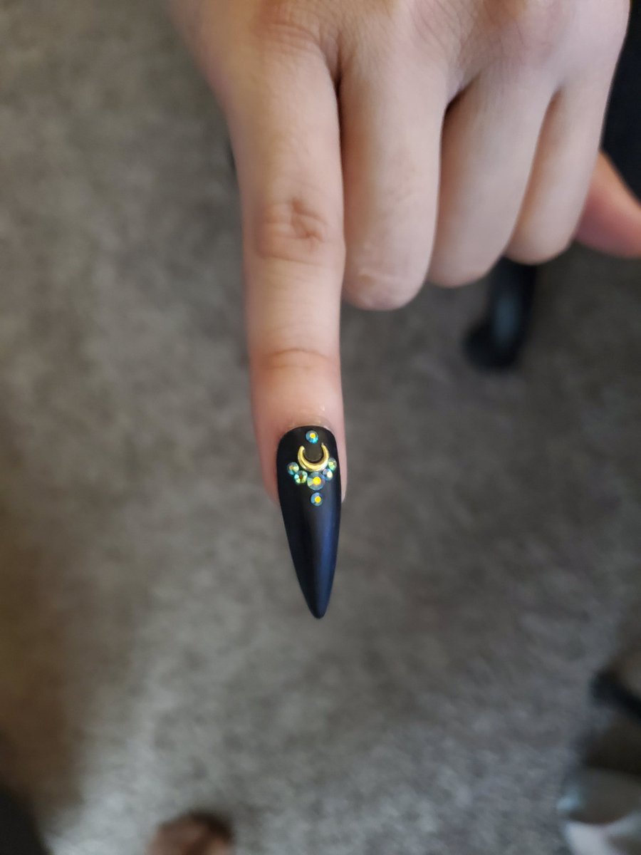 I let <a href="/cheet0_dust/">valpal</a> put one of her custom nails on me. Its actually pretty fire. I feel like <a href="/ladygaga/">Lady Gaga</a> in AHS. Hit her up for nails.