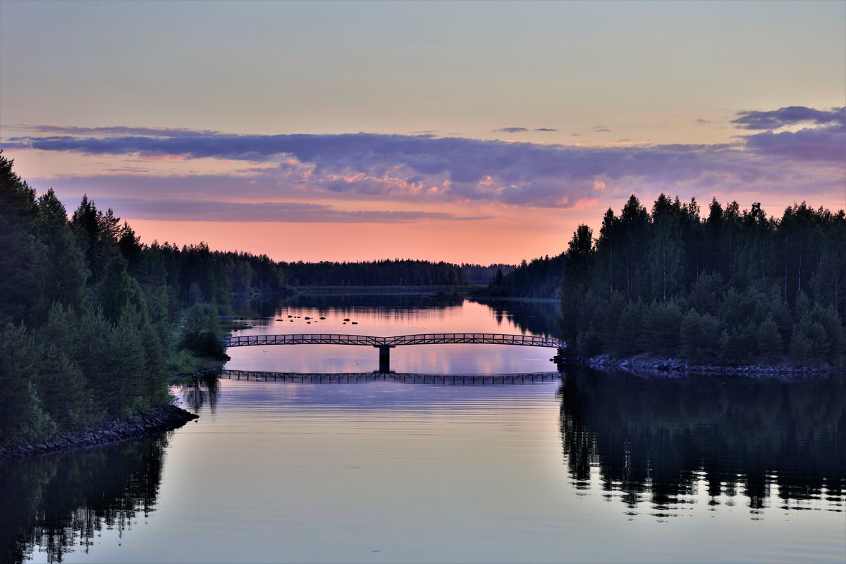 Juhannusyö Oulujoella.  Vaala 20.6 2020.