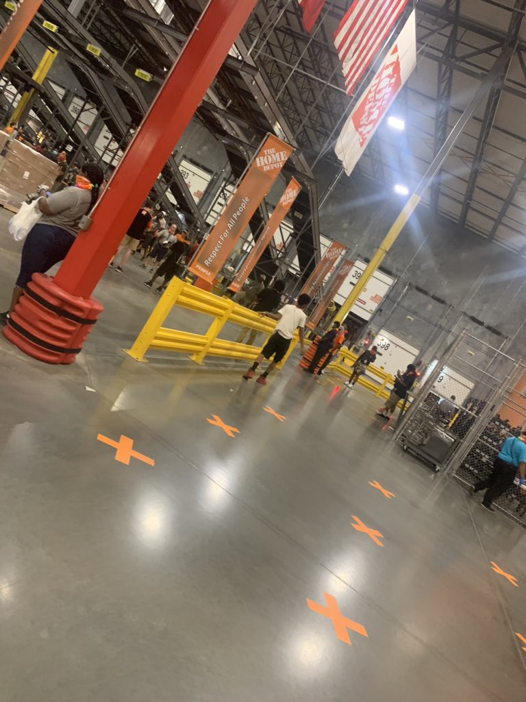 SHolsendolph's tweet photo. We are officially ready for summer and ready to load out some cartons here in lakepark, Ga😎#summerdays #key4vibes #1stdayofsummer @HomeDepot5085 @YolandaJ_THD @Hailey_D5085 @OttoJohnson3 @JacobiBrown7 @adam011977 https://t.co/PSH57zNzYd
