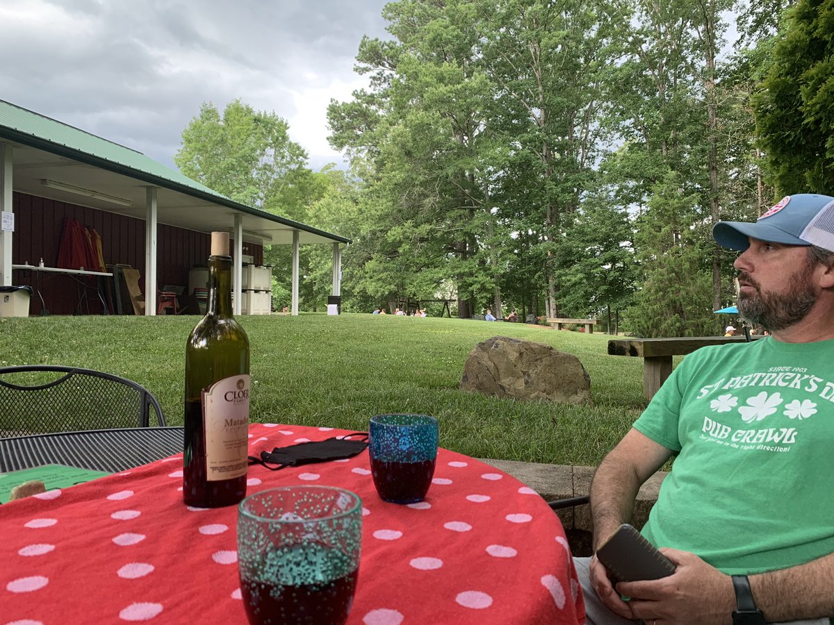 jschwed1's tweet photo. Virtual #runobx โถ๏ธ work โถ๏ธvineyard. Beautiful date night with a business doing it right! Requiring masks until we sit at our own sanitized table (we wore masks and brought our own glasses) = plenty of economic support AND relaxing https://t.co/Yh16Wot8gb