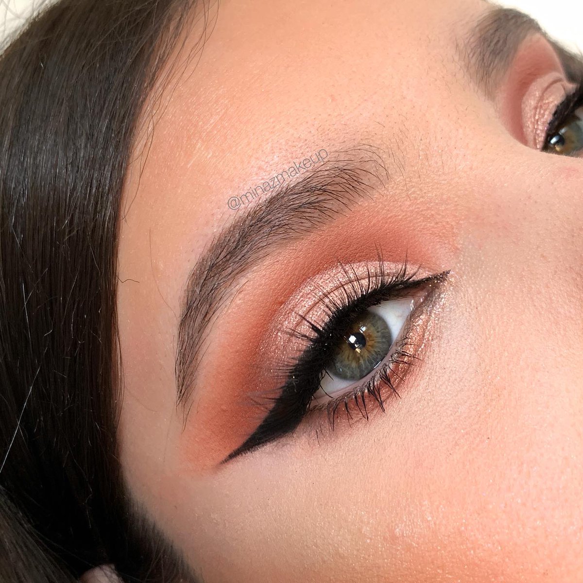 minazmakeup's tweet photo. @ABHcosmetics @annybeeutee With My Norvina Vol 4 Palette 😍 https://t.co/xAynuqFUyM