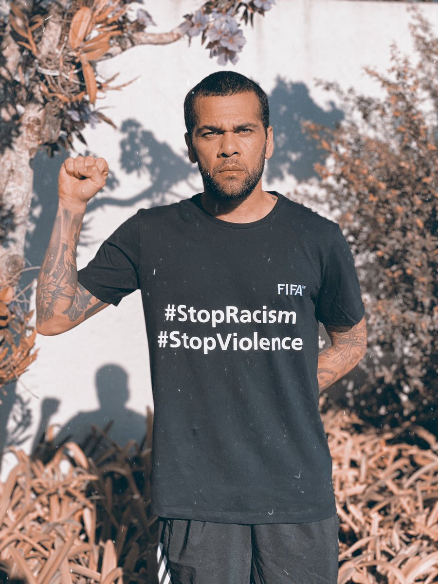 srDaniAlves's tweet photo. Respect ✊🏽 https://t.co/JoNoSLCUMK