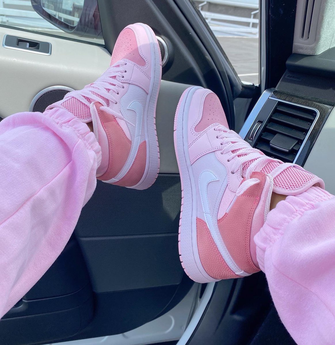 sultrymoods's tweet image. Air Jordan 1 “Pink“