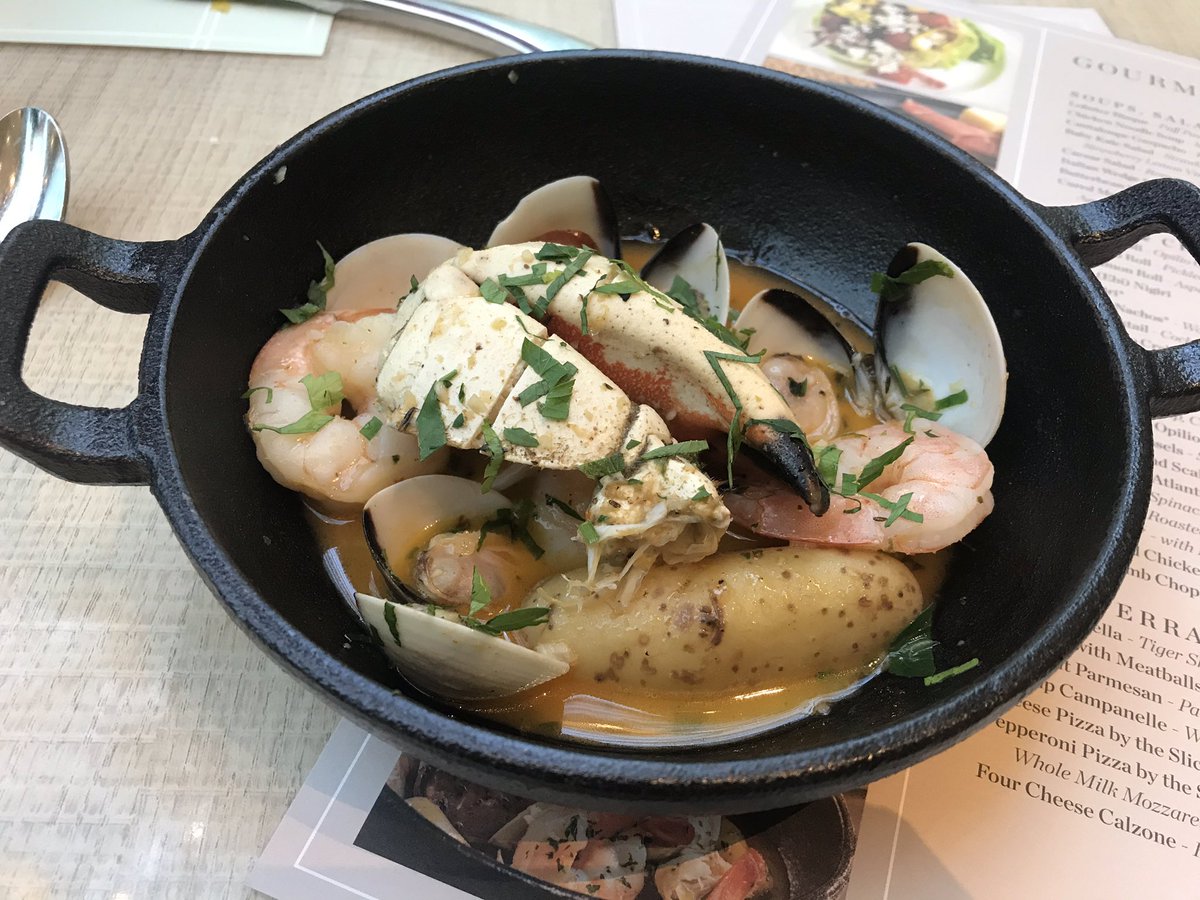 The entree portion of the buffet for me: the seafood boil with Jonah crab claws. It’s very good!  @KTNV