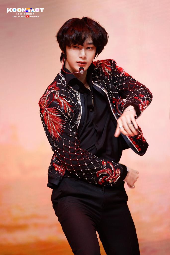 HOneonlyone's tweet photo. Hyungwon ganteng, rambutnya item lagi asekk
.
.
.
°💕 200620 | ©KCON_Global Kcontact 💕°
🤴🤴🤴🤴🤴🤴🤴🤴🤴
#MONSTAX
#HYUNGWON
#형원
#MONBEBE
#FANTASIA_X
#Honeonlyone
#ChaeHyungwon
#ヒョンウォン https://t.co/F2z8eFL3xi