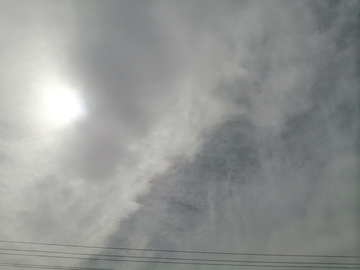 Angine5's tweet image. LOOK UP #Poisons #Sicness they poisoning us! #Chemtrails #HAARP #Genocide #BillGates #NATO #DavidKeith #DEA #NASA canisters into the atmosphere filled with deadly chemicals!Stratospheric aerosol injections 10 billion a year costs,they pledged on our heads! youtu.be/rI2OGALLTT0