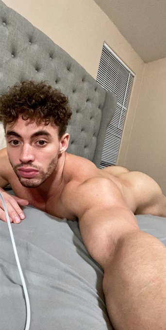 Daddy&rsquo;s home.😏 https://t.co/AMfTRZgrWs<a href="/tag/tbt"class="tags"><span>#tbt</span></a>