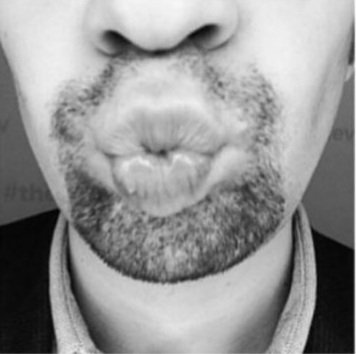 Lindaisycake's tweet photo. Guess who?
#Lin_Manuel #brendonurie https://t.co/tMcmmKWDGH