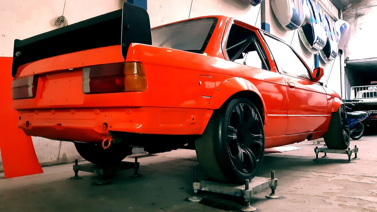 Comenzamos la semana con los últimos ajustes a este BMW que atenderá Banana Competición para el <a href="/ClubAutosSport/">CAS</a> 

#DRacing