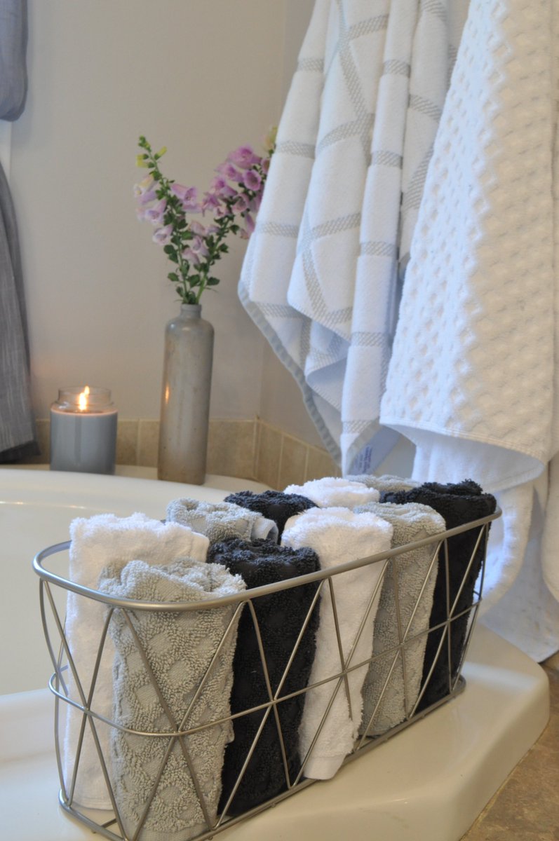 Check out our bathroom weekend refresh with <a href="/BHGLiveBetter/">BHG at Walmart</a> <a href="/Walmart/">Walmart</a> 
See all the details on my blog post here:
beckysfarmhouse.com/2020/06/weeken…
#bhglivebetter #ad #bhglivebetteratwalmart
