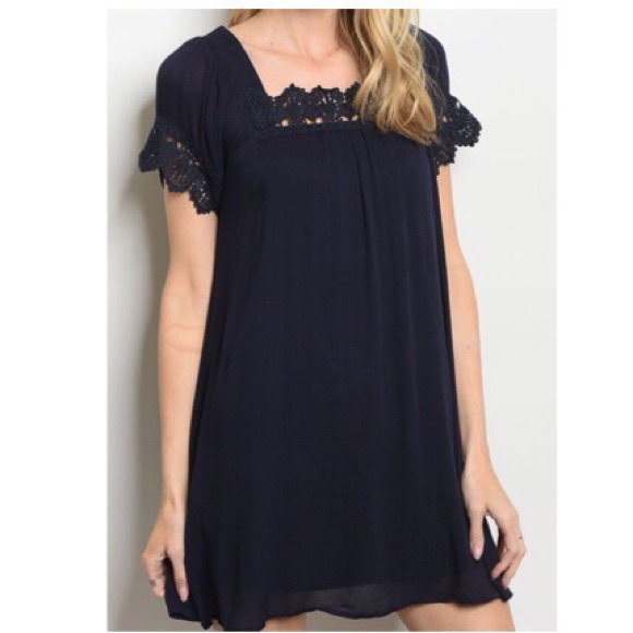 LaceShantelle's tweet photo. So good I had to share! Check out all the items I'm loving on @Poshmarkapp #poshmark #fashion #style #shopmycloset #loft #elietahari: https://t.co/E9bmHp0FbN https://t.co/ni0lfTIfti