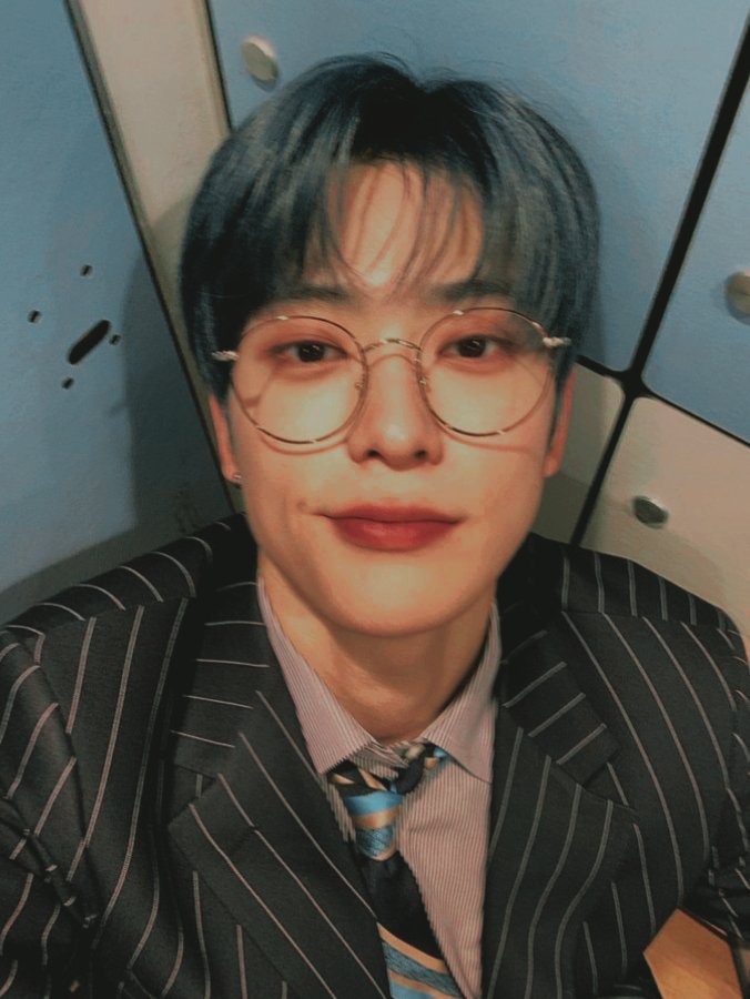 solarprux's tweet photo. #update: 200620 • comeback
#PX3RDCB + #PXLOTTO + #ALBUMREPACKAGE
Me encuentro encantado de poder compartir este momento con River. Han trabajado duro y el esfuerzo les ha dado frutos, les deseo lo mejor para sus futuros comebacks. https://t.co/pGKIfRKUEa