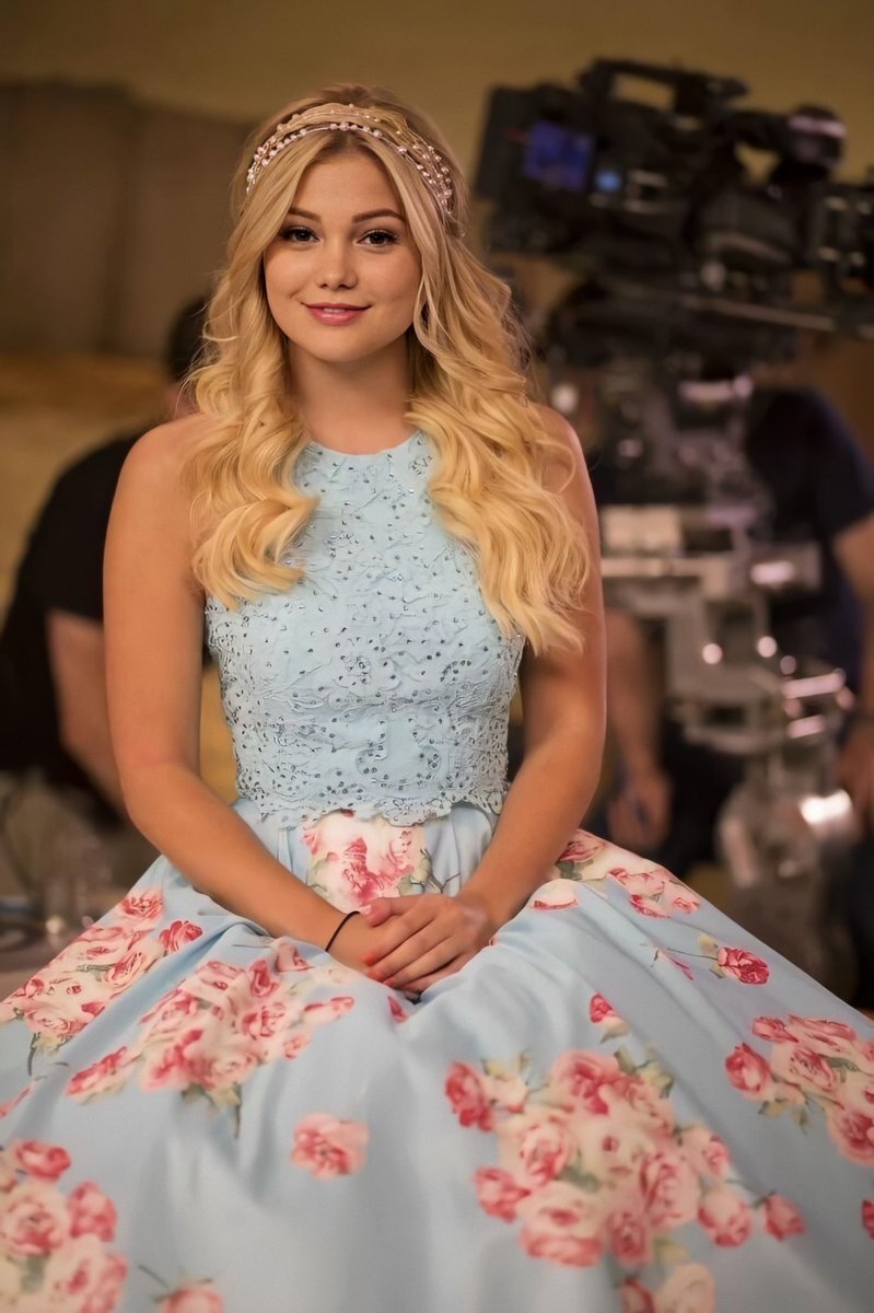 Look at this beautiful photo Carter took of me today as I was on set for a interview with America for the report coming this week! <a href="/CarterOfIllea/">Carter Woodwork</a> <a href="/AmesOfIllea/">America Singer-Schreave</a>