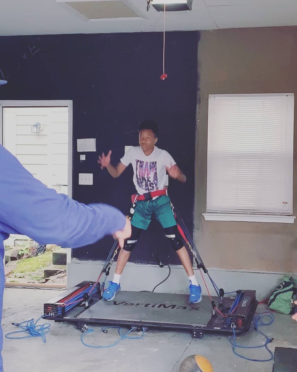 CharlesCtyElite's tweet photo. Teion worked today!!
#TeionWinslow
#FootballTrack🏈💨
#CharlesCountyEliteProduct💙💛 https://t.co/GXll9rfe18