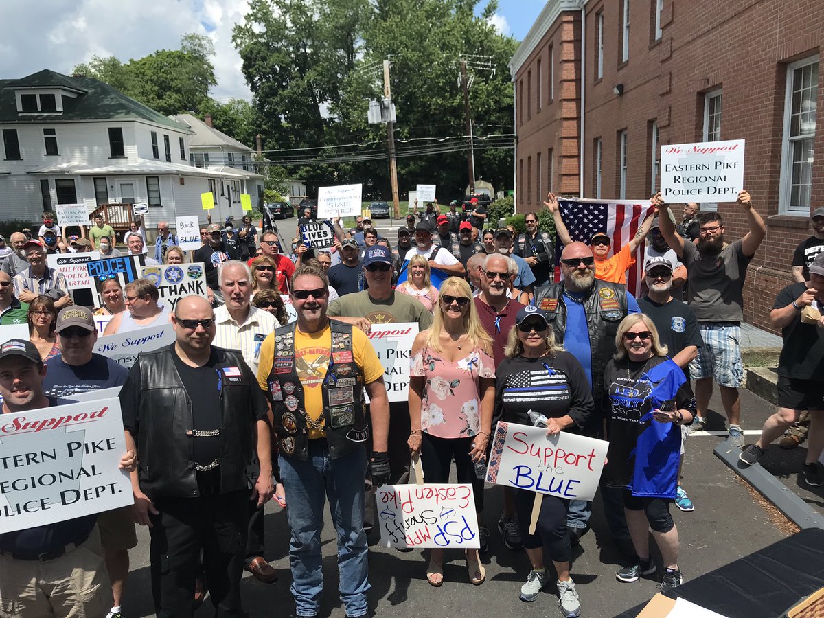 DawnBukaj's tweet image. #WeStandWithYou Rally at #PikeCountyPA for #LawEnforcement #PSP #BlueLivesMatter 💙👮🏼‍♂️👮🏽‍♂️👮💙