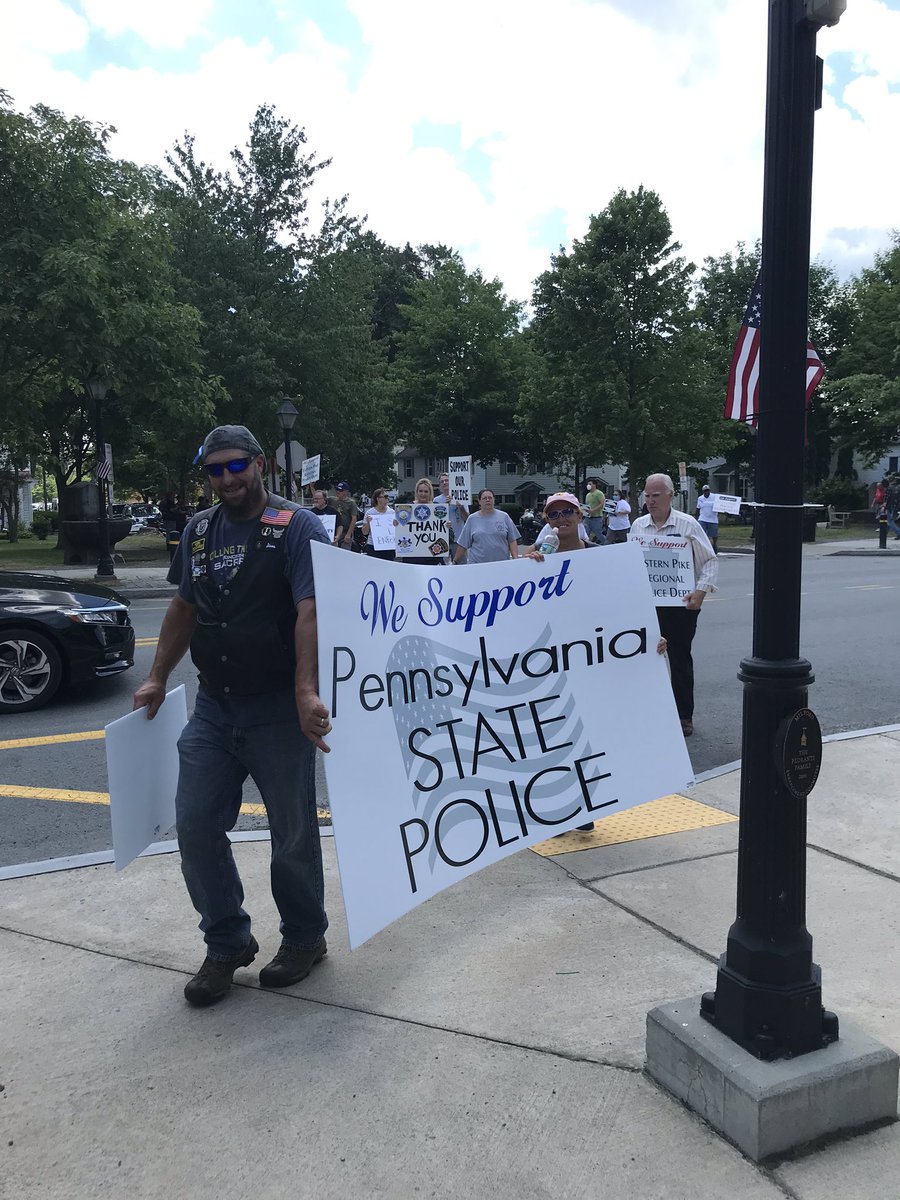 DawnBukaj's tweet image. #WeStandWithYou Rally at #PikeCountyPA for #LawEnforcement #PSP #BlueLivesMatter 💙👮🏼‍♂️👮🏽‍♂️👮💙