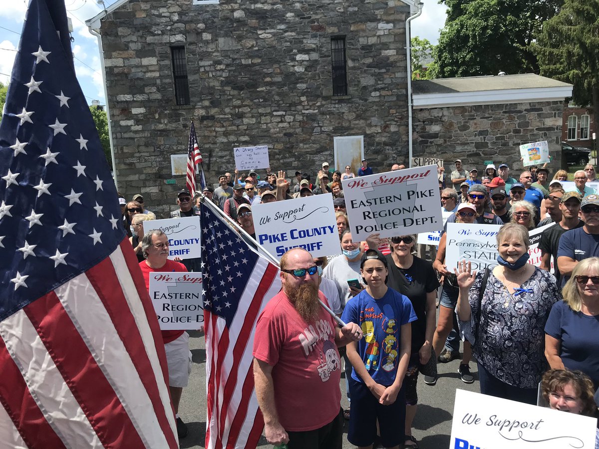 DawnBukaj's tweet image. #WeStandWithYou Rally at #PikeCountyPA for #LawEnforcement #PSP #BlueLivesMatter 💙👮🏼‍♂️👮🏽‍♂️👮💙