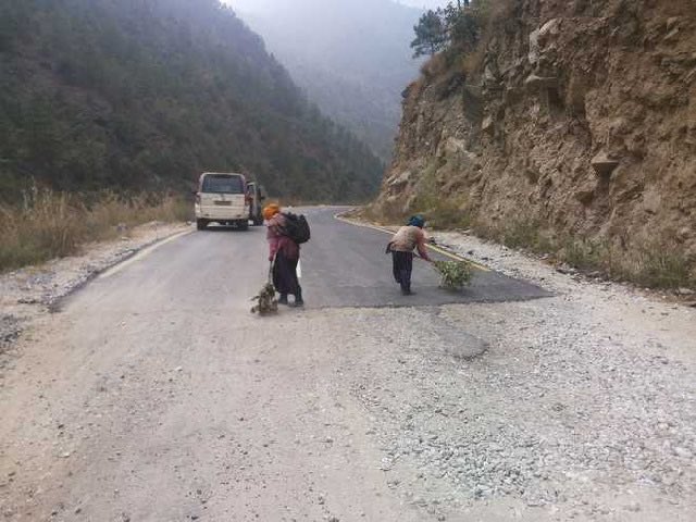 react in ways that will further disadvantage the Indian military.The western ridge of the valley under Control effectively covers the newly constructed Darbuk-Shyok-Daulat Beg Road. Now that the road is dominated and threatened, there is no other supply route to DB except by Air