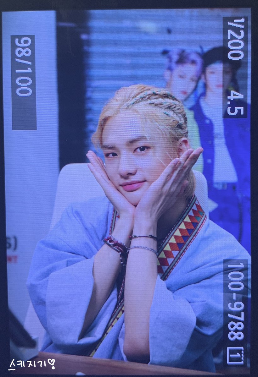 Stray_Kids's tweet photo. [스키지기]
PREVIEW 200620 #현진 #Hyunjin
<GO生> VIDEO CALL EVENT

#StrayKids #스트레이키즈
#GO生 #GOLIVE
#神메뉴 #GodsMenu
#YouMakeStrayKidsStay https://t.co/esRGMfVaw0