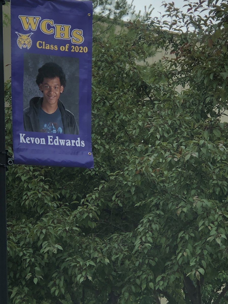 MandyRoss1's tweet photo. Banners honoring our seniors are hung on Second St. and nearby. Thanks to everyone who made this a reality! #LynxPride ⁦@WCDistrict⁩ https://t.co/a2rnB4Tzt1