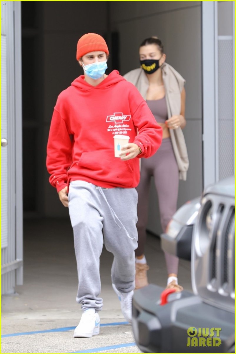 AcervoCharts's tweet image. O que rolou? Justin Bieber e Hailey foram clicados deixando um edifício médico na tarde de hoje (20) em Los Angeles. O casal aparentemente foi ao consultório para uma consulta médica.