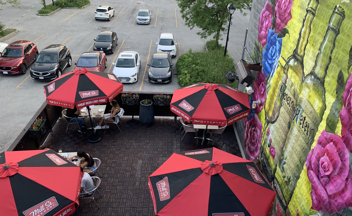 TMrakas's tweet photo. Nothing like a rooftop patio in our downtown core on a Saturday evening! Good job @AwShucksAurora with all the proper protocols in place! #SupportLocal #AuroraProud #ExploreAurora https://t.co/MzxX7ZFaTQ