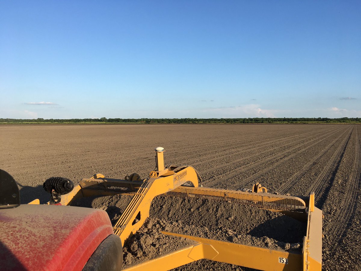 Engineer_Farmer's tweet photo. About as flat as a field can be #landlevel20 #MovinDirt https://t.co/eNzykuNren