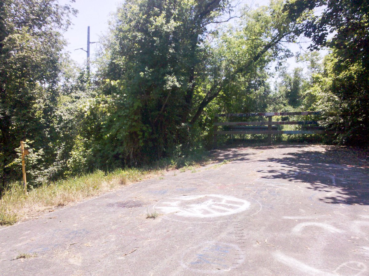 Road ends again, this time for real. But there's a little dirt path beyond the exit. I'm not taking it, but it looks like it crosses the rail trail, and (according to high school mythology) leads to a zone called "Chill Hill".