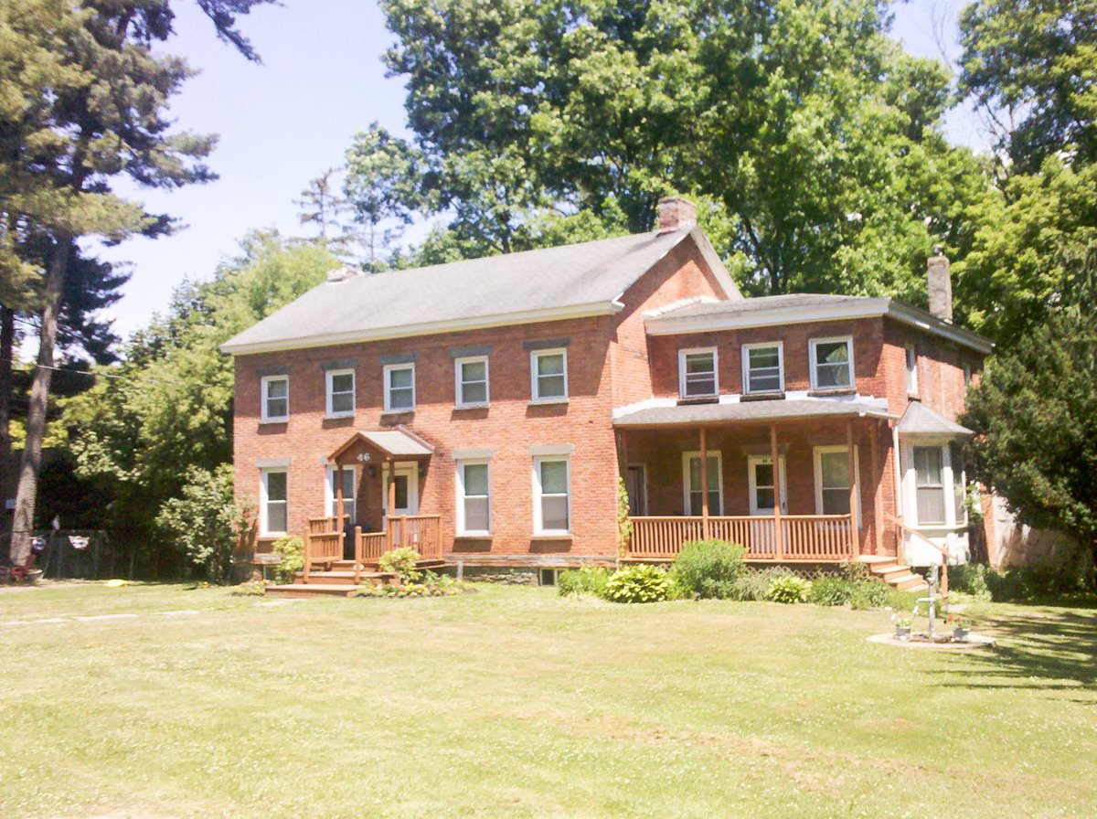 Pass a bunch of boring houses on the right, vinyl siding, not much to see, and some woods to the left. Old ladies giving me the stare, not gonna photograph them. But there is this beautiful 19th c. house near the end.