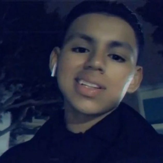 IoDaTiger's tweet photo. Y'all not talking about #AndresGuardado enough for me. The LA sheriff's deputies MURDERED him while he was on his knees and then LIED and said he was running (as if that's an excuse) then went back to the scene to destroy evidence.

DEFUND THE POLICE 
#RIPANDRES https://t.co/mzCv0nZFTI